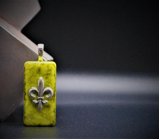 Green Alcohol Inked Domino with Fleur de Lis Charm